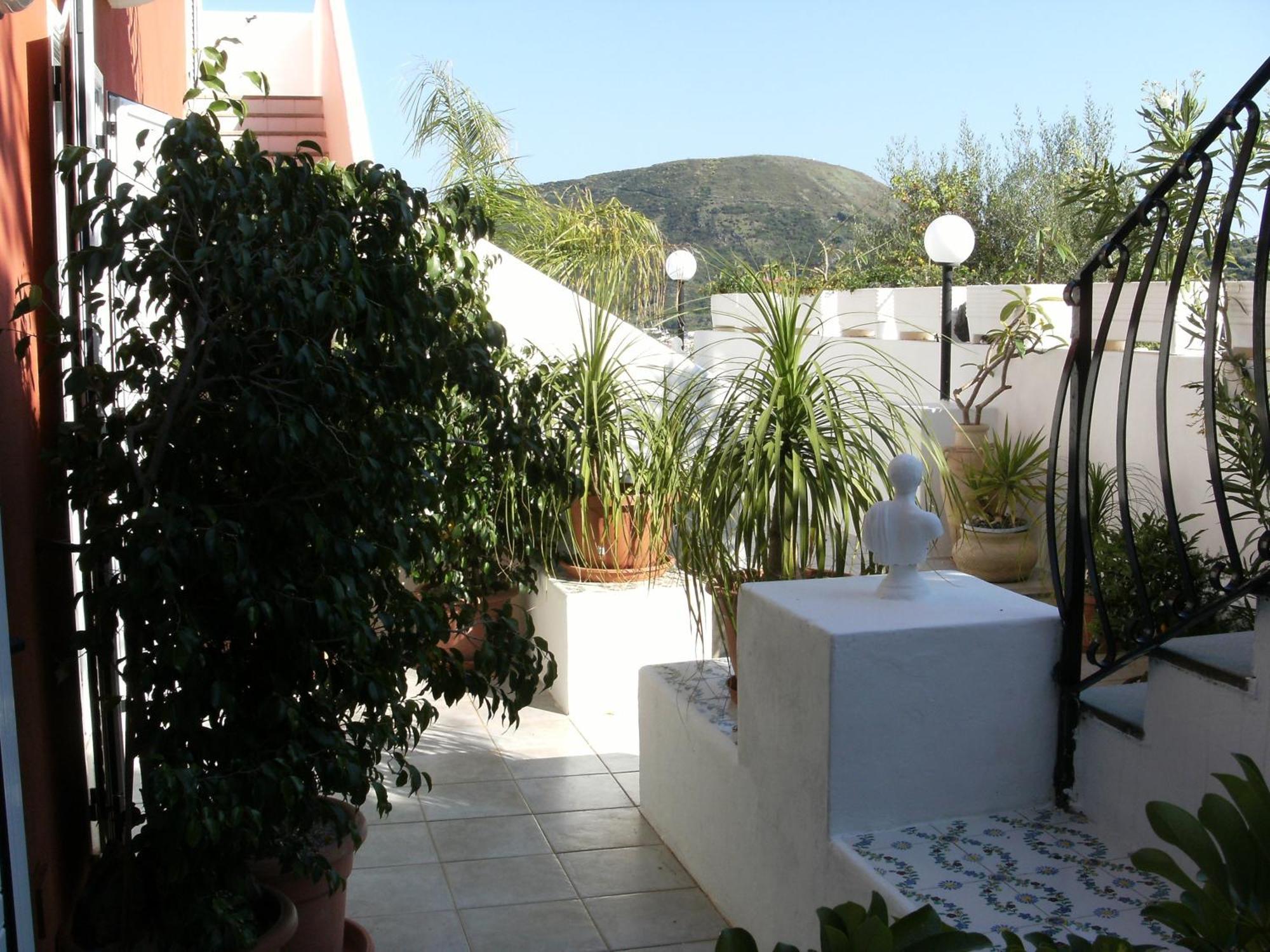 Villa Vista Mare Mela Липари Экстерьер фото