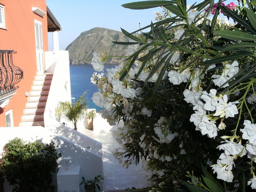 Villa Vista Mare Mela Липари Экстерьер фото